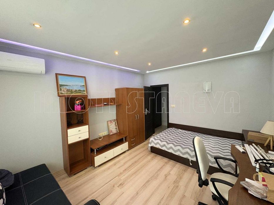 Ремонтиран четиристаен тухлен апартамент в ж.к. „Крум Бъчваров"