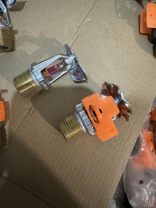 Sprinklere diferite modele. TYCO De colț sau normale, noi.