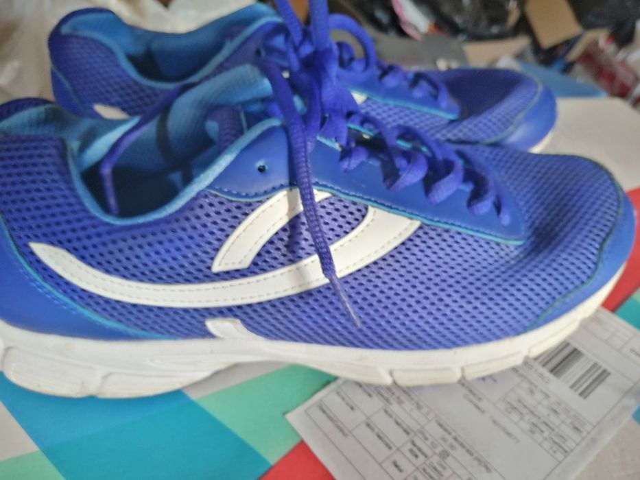 Vand 2 perechi adidasi mărimea 39 baieti