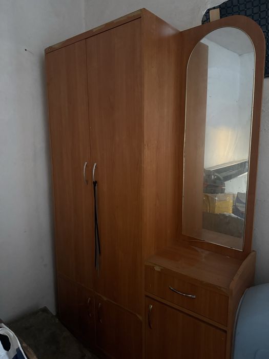 Шкаф в прихожку с зеркалом