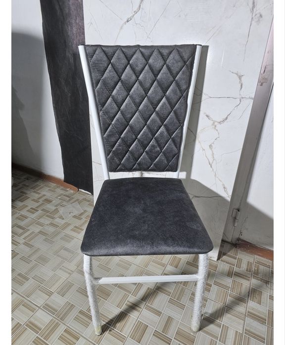 Кухнный стол в комплекте