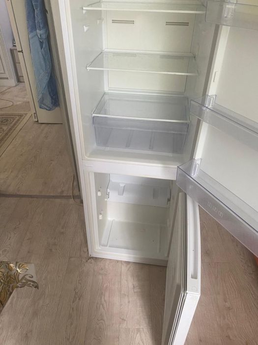 Продам холодильник на запчасти Beko