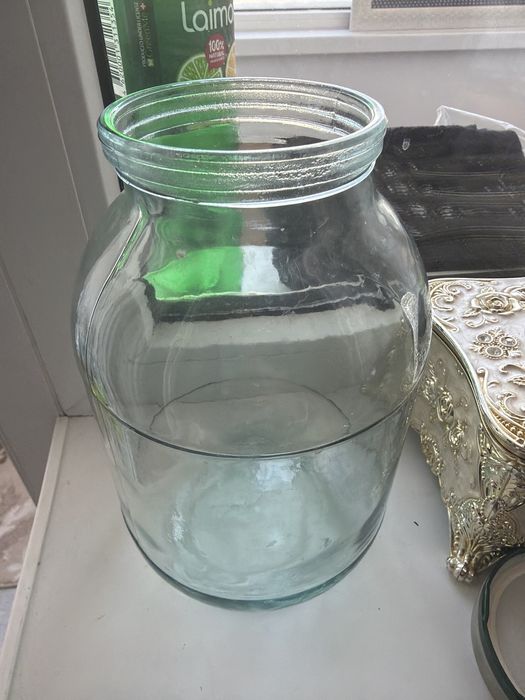 Продам Банки 2л