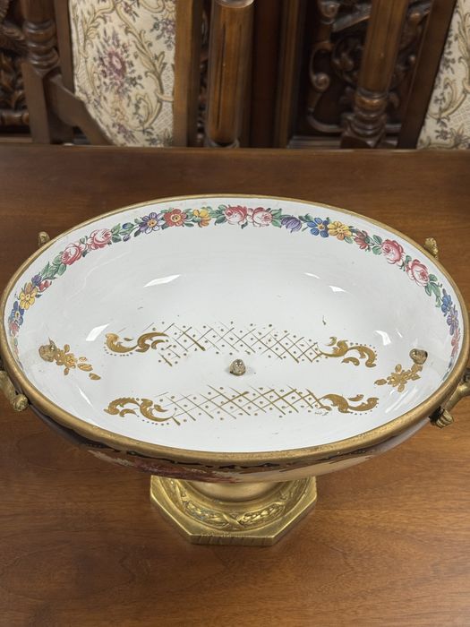 Fructiera deosebita din portelan pictat si elemente bronz