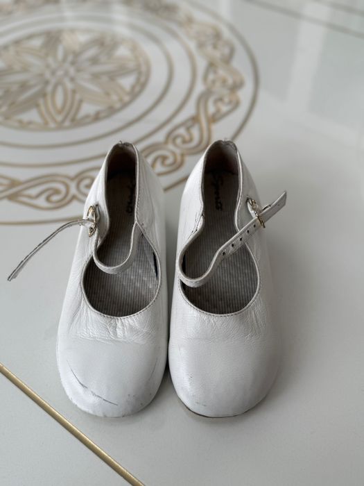 Туфли детские белая кожаная