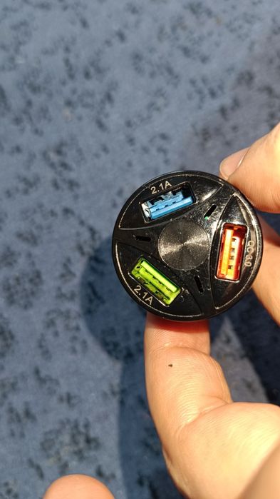 Încărcător USB din bricheta auto