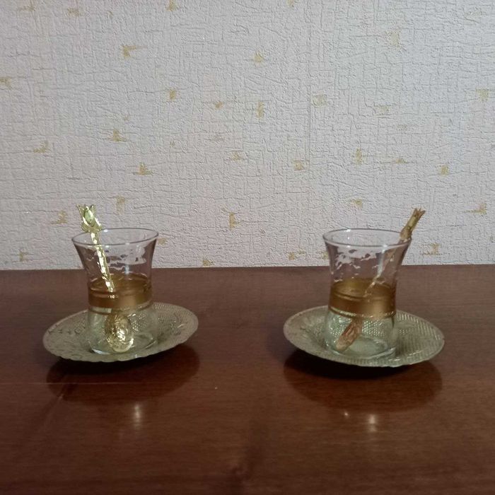 Продам турецкий чайный набор: стаканы армуду , блюдца, маленькие ложки