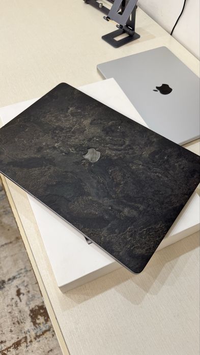 Macbook pro 15 intel i7 16/512