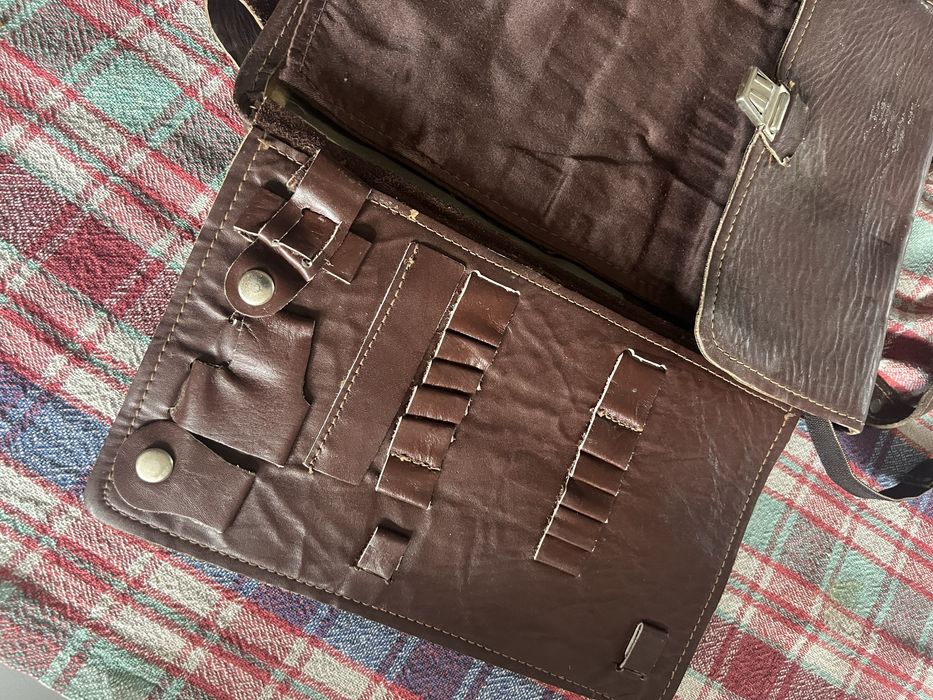 Офицерска военна кожена чанта за документи .