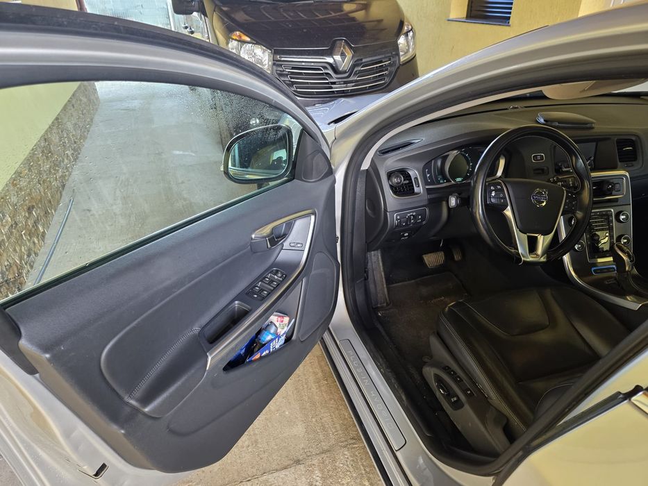 Volvo v60  d6 plug-in hibryd Summum