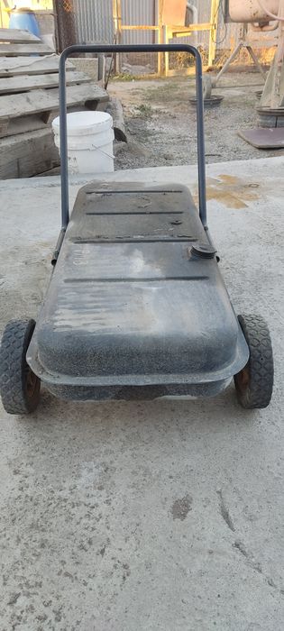 Канистра на колёсах