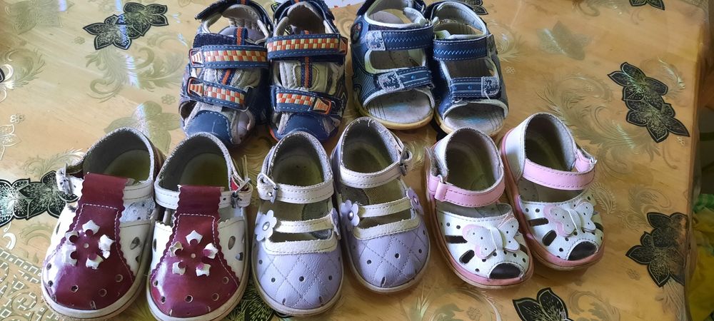 Продам туфли новые для девочек. Летние сандалии.