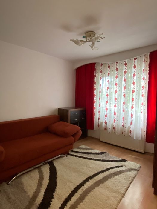 Inchiriez apartament 2 camere, decomandat, etaj 2, strada Sovata nr. 31