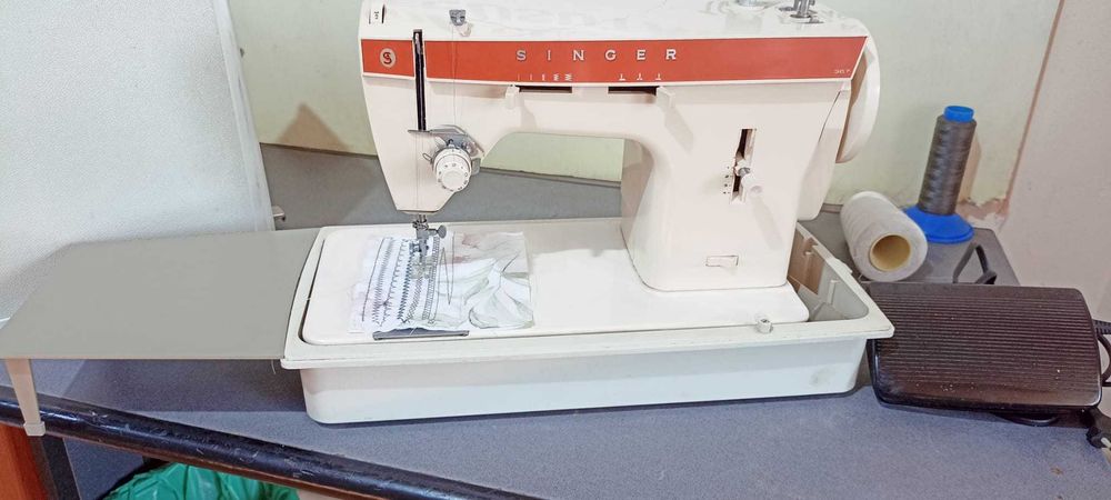 Masina de cusut Singer cu piese metalice