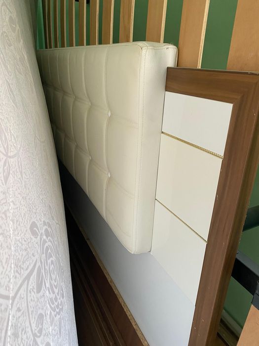 Спальный кровать