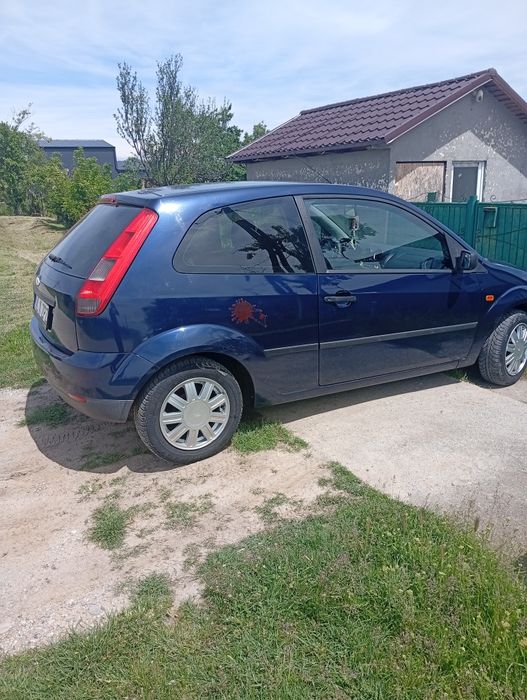 Vând Ford fiesta 2002