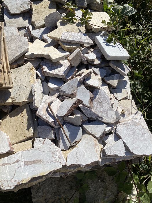 Керемиди, мрамор, камък “кокал”, изрезки за огрев