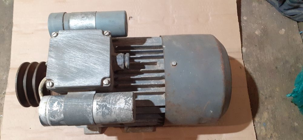 Ел.двигател 2,2kw и вал свалени от циркуляр