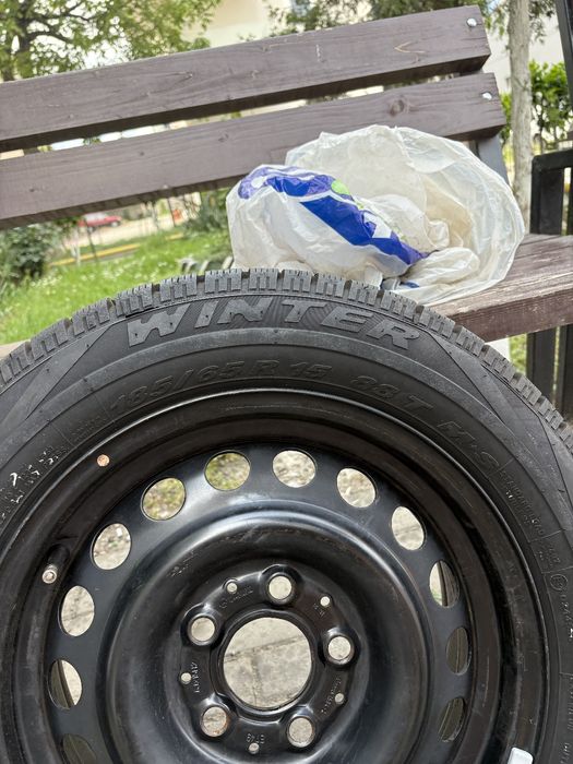 Set 4 roti mașină cu cauciuc Pirelli aproape nou