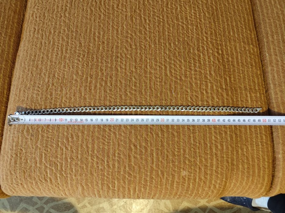 Продавам прекрасен,плътен,сребърен,унисекс синджир!