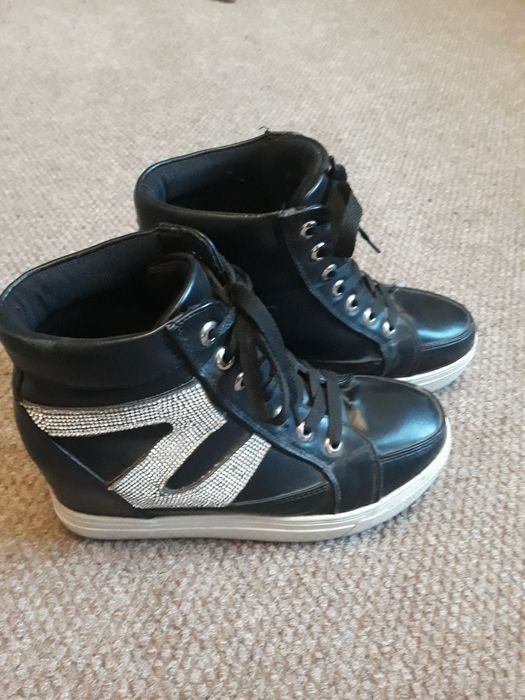 Продам ботинки-кроссовки