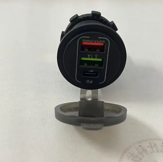 Priza usb scuter 12 v supercharger