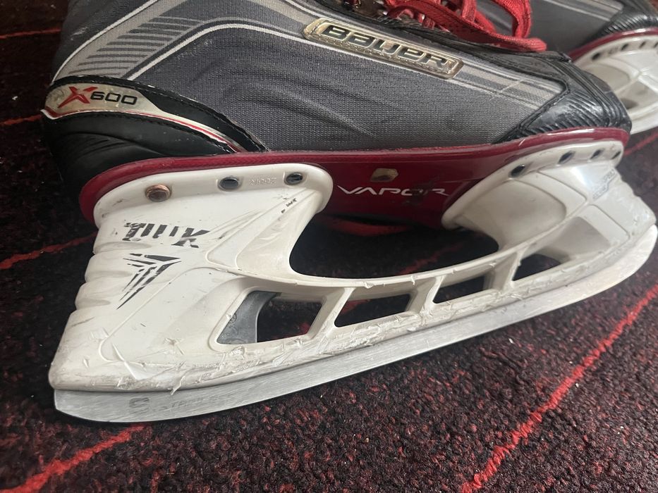 Продам коньки Bauer vapor x600