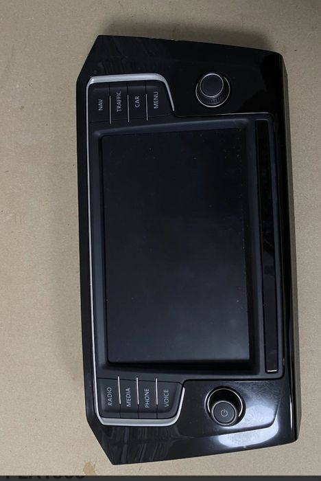 Vând  display  8 inch passat b8 rama inclusă