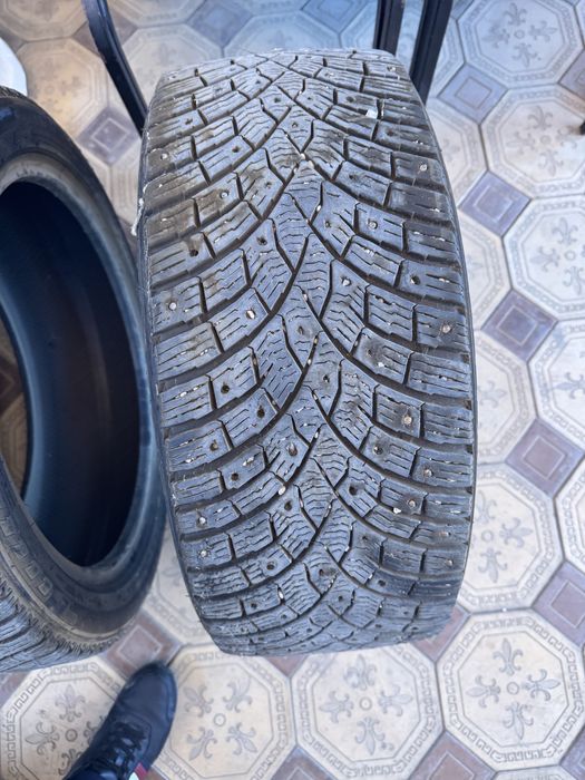 Шины зимние 235/45/18