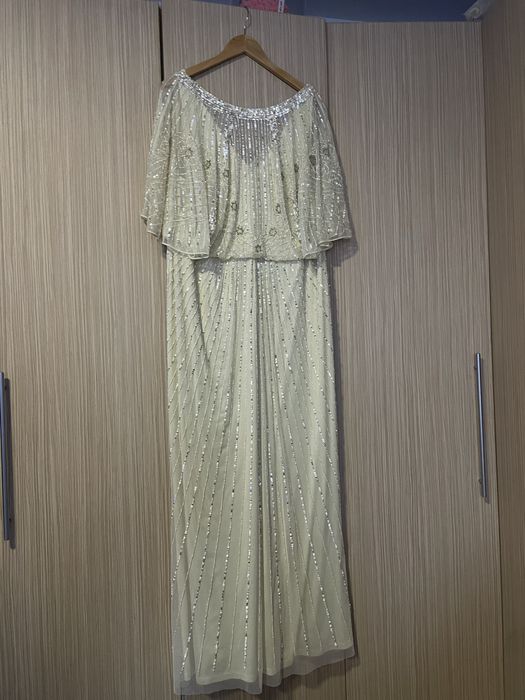 Vând rochițe de gală