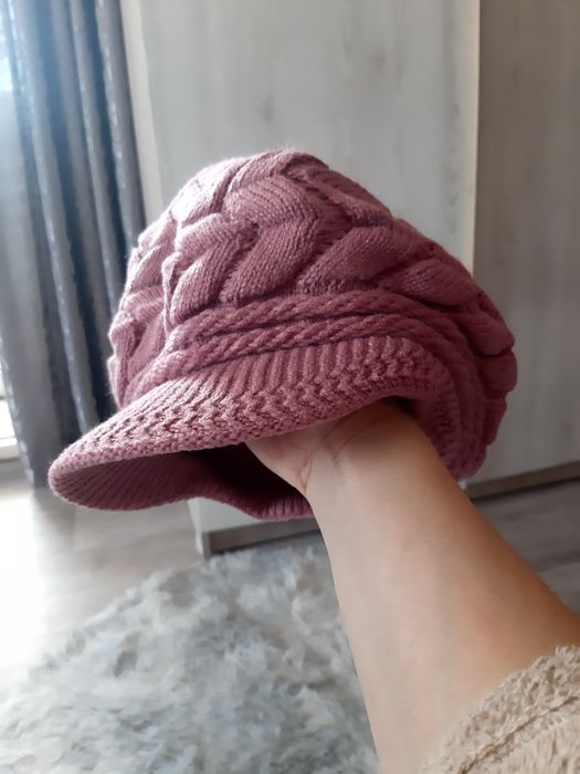 Новые шапки разные, берет