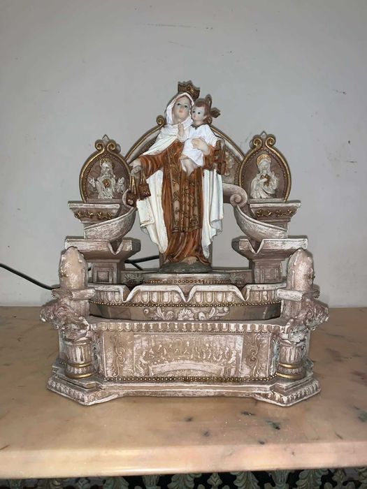 Cismea Fantana arteziana cu tenta religioasa