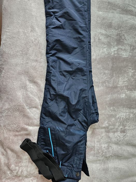 Ски панталон, тъмно син и черен.