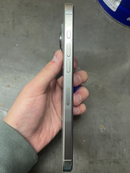 Продам IPhone 16 pro max 256gb