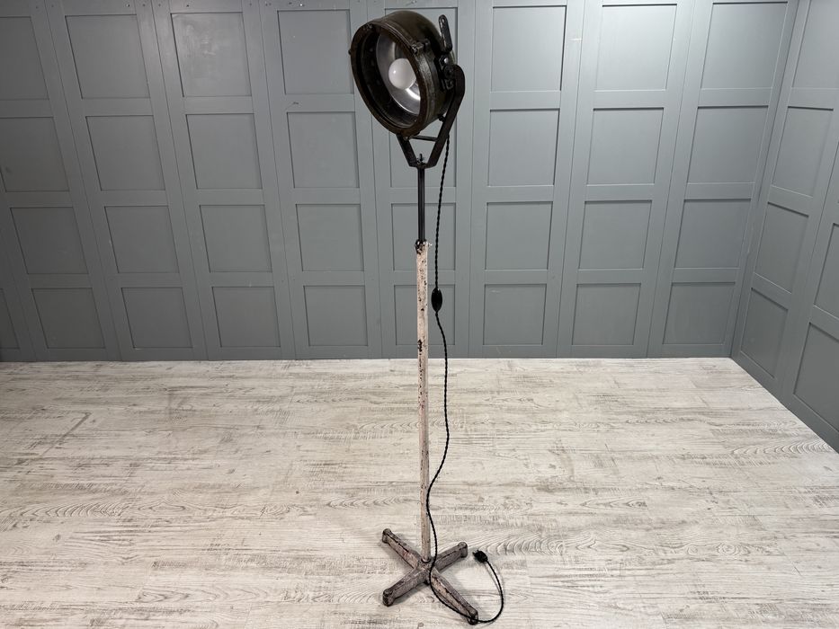 Лампион в индустриален стил - фар от танк Р398