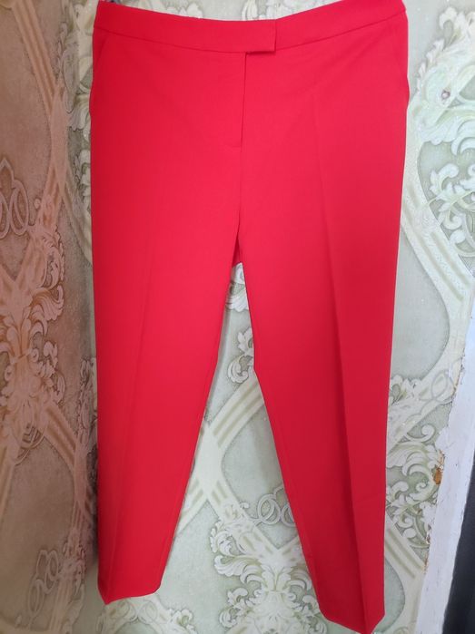 Продам костюмы женские