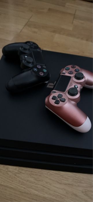 Ps4 pro 1tb 2 manete