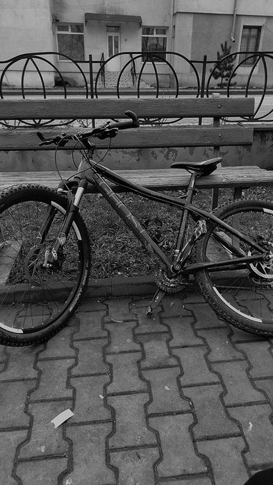 Vând bicicleta ghoust miss 5000