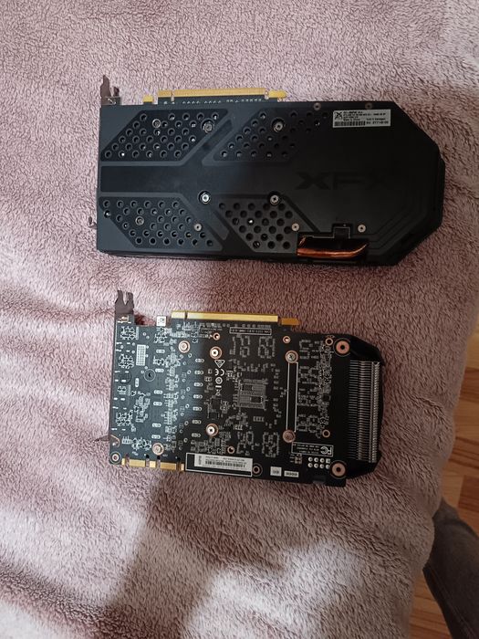 Vand 2 placi video pentru piese