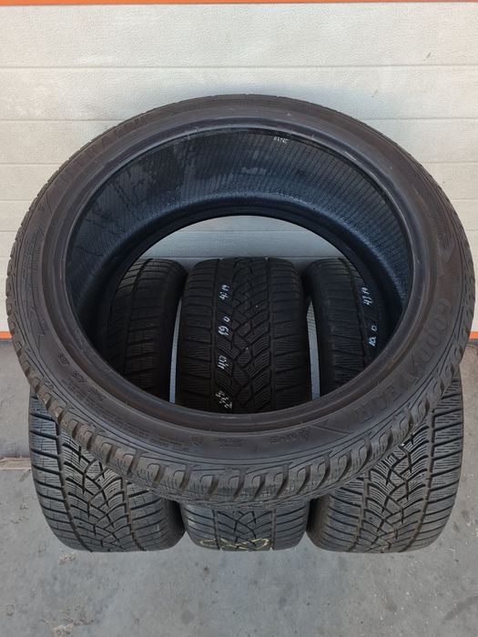 Зимни гуми 4 броя GOODYEAR UltraGrip 245 40 R19 дот 4319
