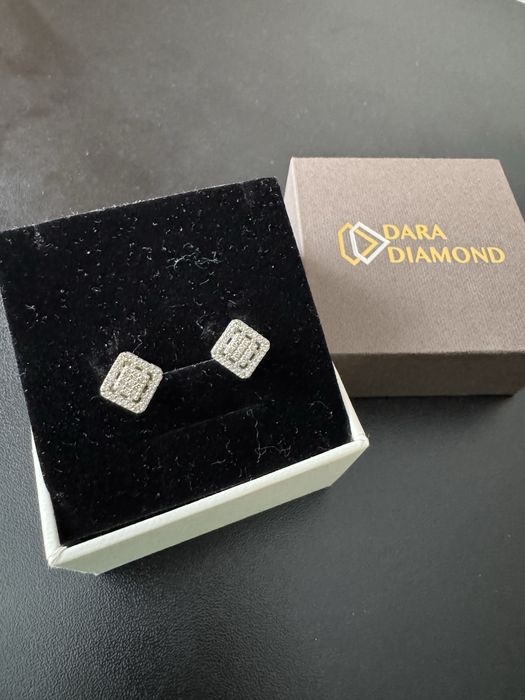 Серьги пусеты золотые с бриллиантами