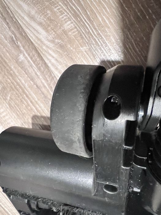 Aspirator vertical cu acumulator