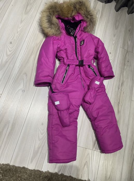 Продам офигенный зимний комбинезон для девочки