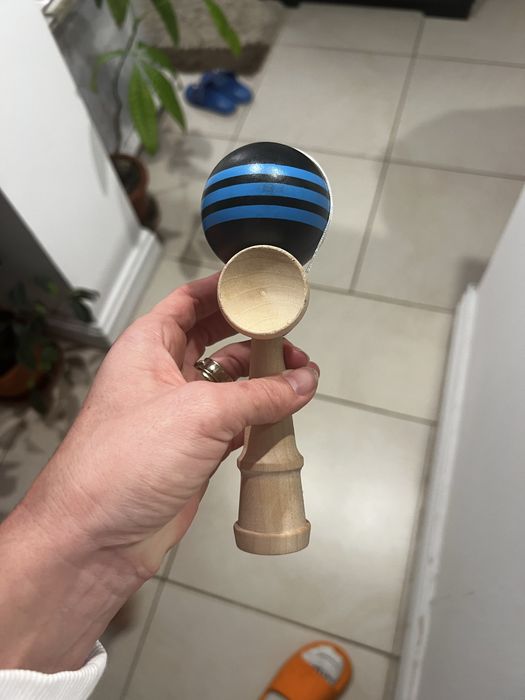 Vand kendama din lemn