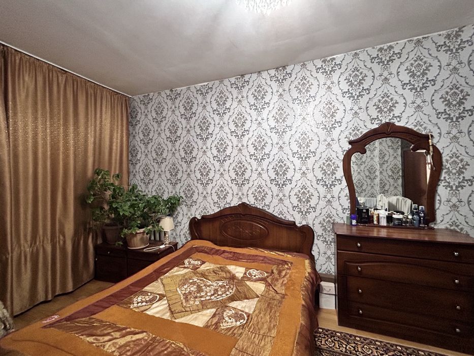 Продам спальную гарнитуру недорого