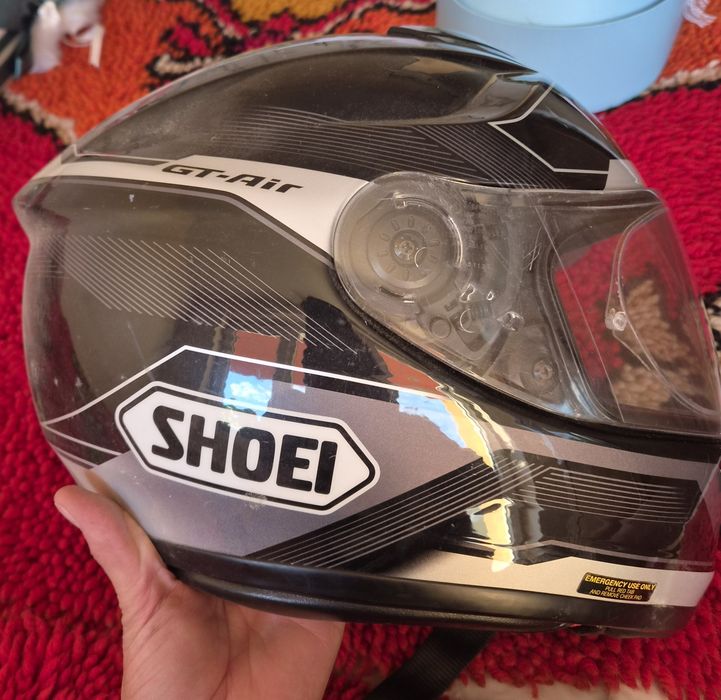 Каска Продавам каска  Shoei GT-Air.. ползвана в добро състояние .
Размер L.
200 евро ако някой се интересува да пише .