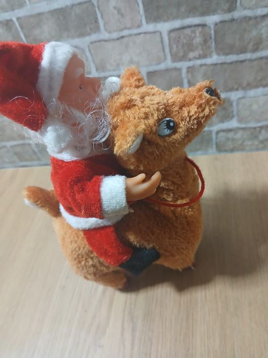 Игрушка дед мороз на олене