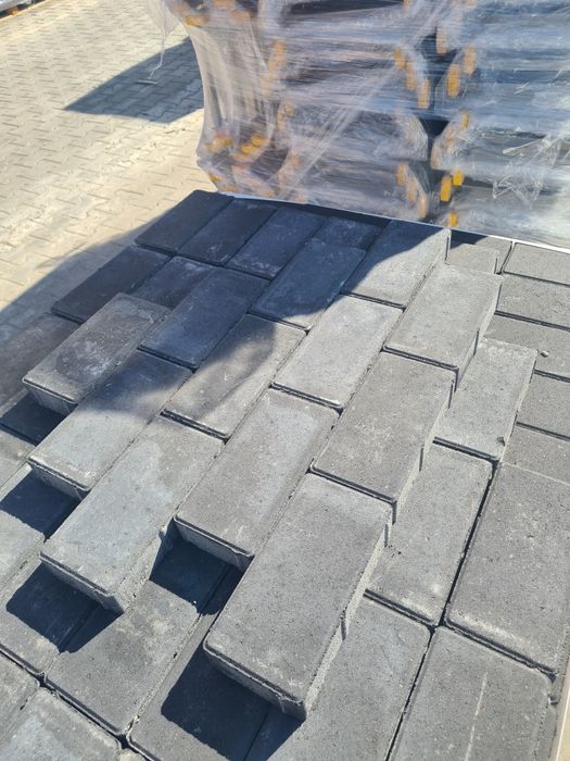 Vând montez pavele renovări interioare