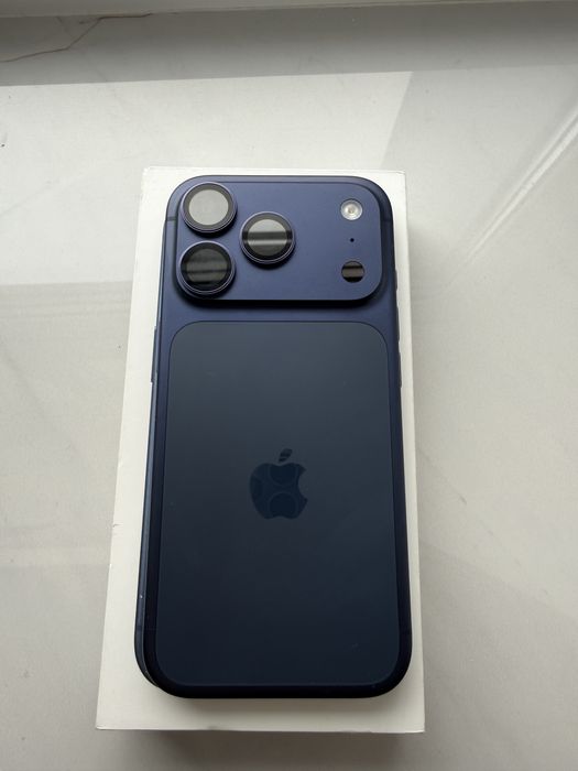 Продаю Айфон 17 про 256