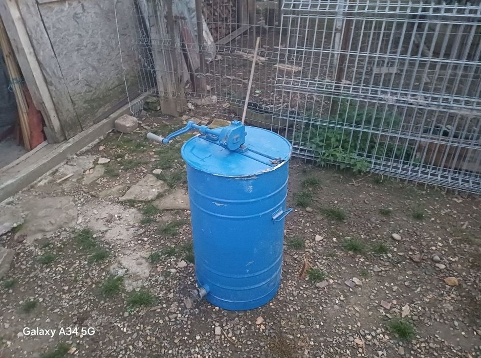 Vând storcător de miere